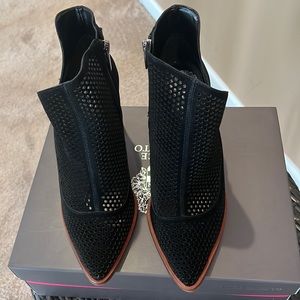 Vince Camuto Levesna suede bootie